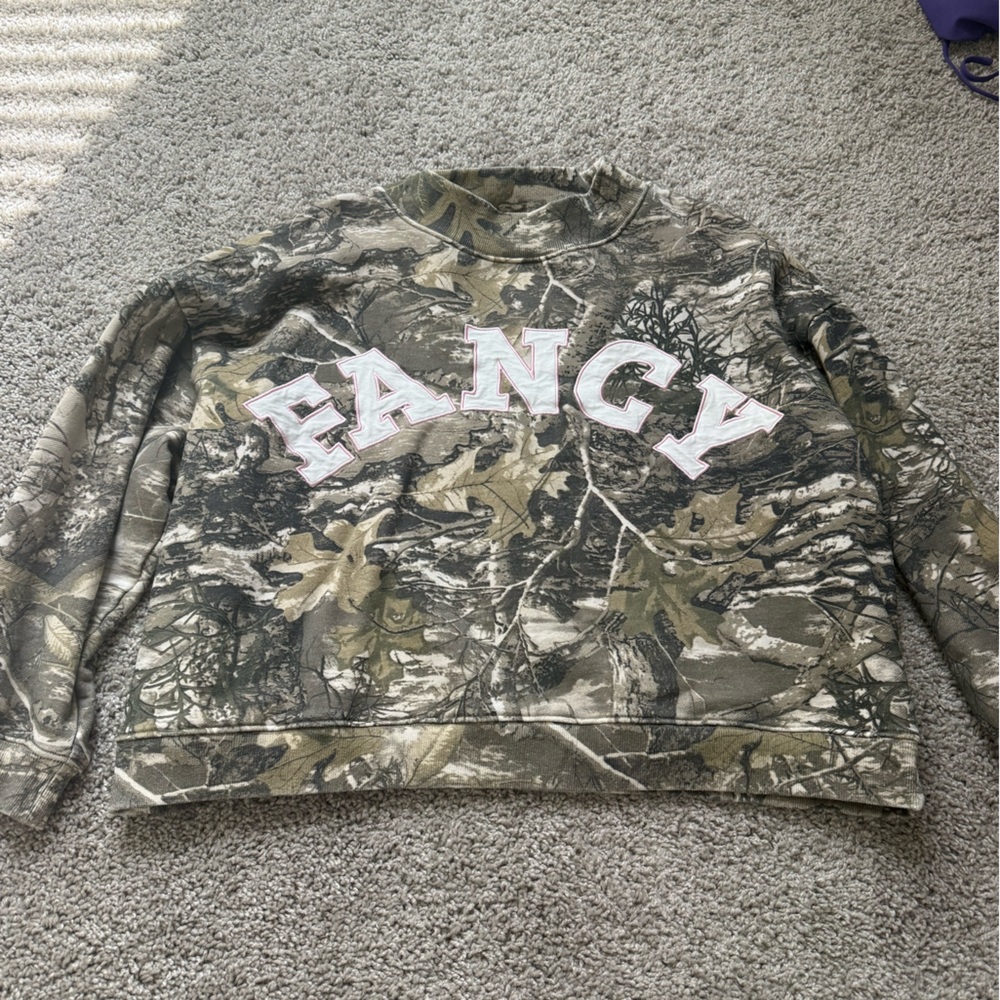 Fancy D camo mockneck